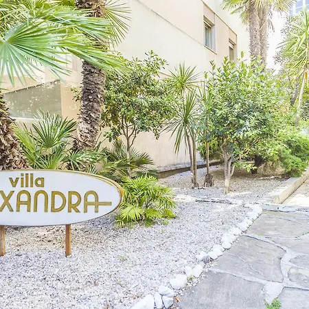 Superb  1 Bedroom Close To The Beach Alexandre Iii Apartmán