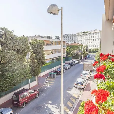 Apartmán Superb  1 Bedroom Close To The Beach Alexandre Iii *