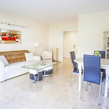 Apartmán Superb  1 Bedroom Close To The Beach Alexandre Iii