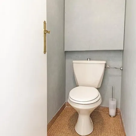 Superb  1 Bedroom Close To The Beach Alexandre Iii